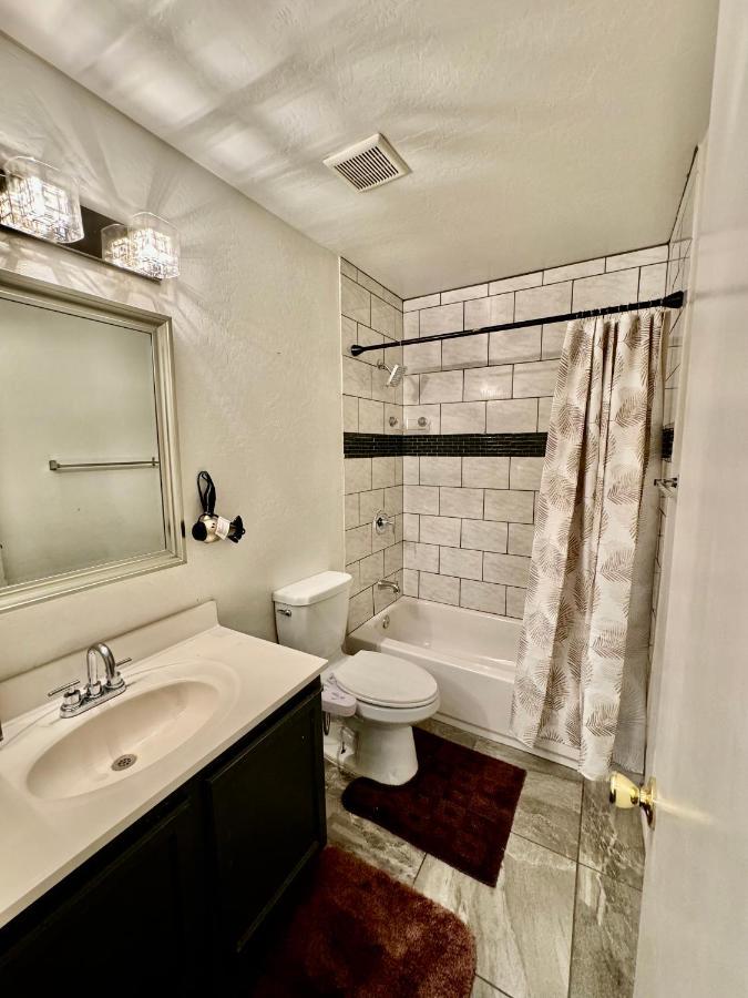 Cozy Private Room With Shared Bathroom Inside A House 凤凰城 外观 照片